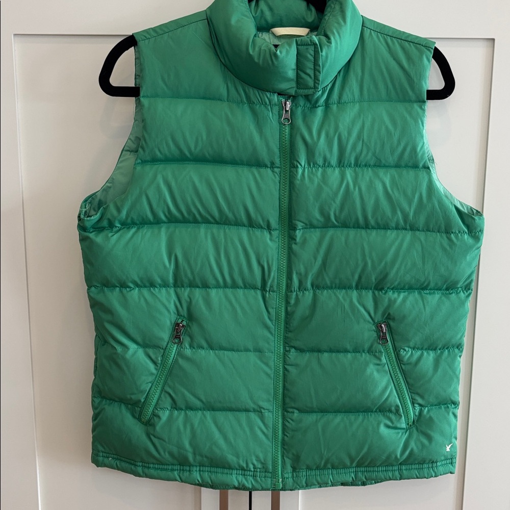 American Eagle Outfitters women's down puffer vest in Kelly Green